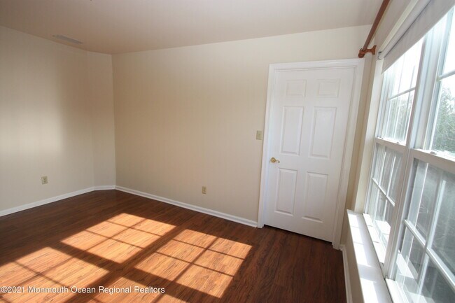 Building Photo - 86 Banyan Blvd