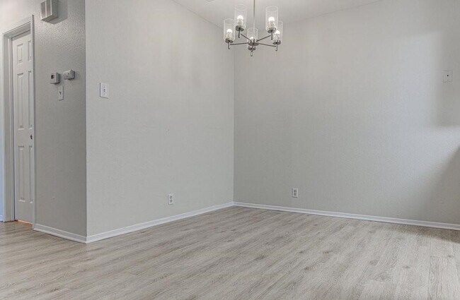 Building Photo - 12302 Deer Falls Dr