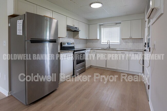 Building Photo - 136 Hickey Cir