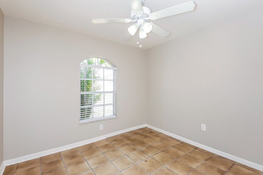 Building Photo - 206 Lookout Dr