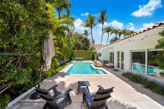 Building Photo - 560 Hampton Ln