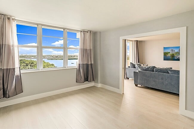 Building Photo - 2121 N Ocean Blvd