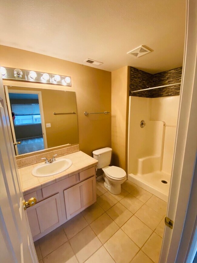 Building Photo - Charming Van Mall Condo