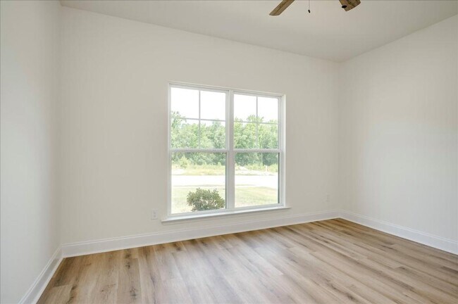 Building Photo - 814 Sweet Grass Cir