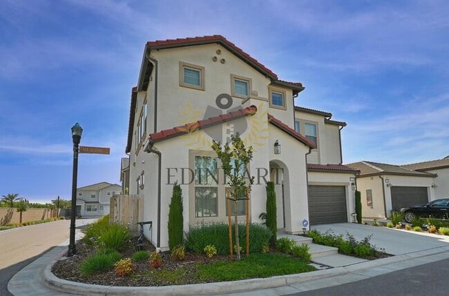 Building Photo - 1439 E Via Albero Dr