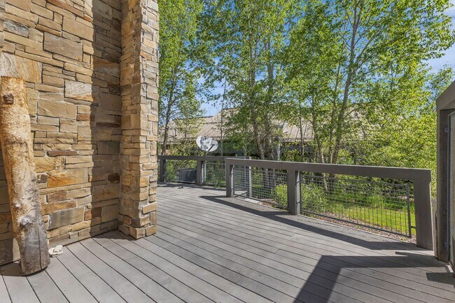Building Photo - Quarry Village Townhome