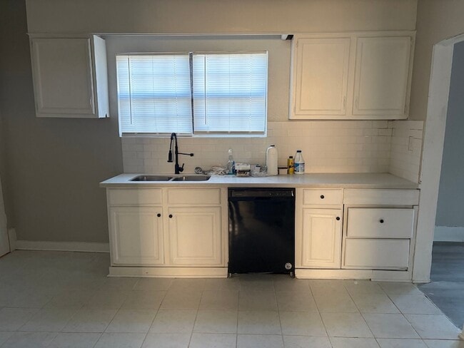 Building Photo - 2015 11th St