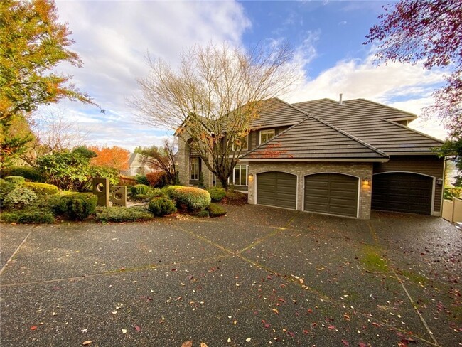 Primary Photo - 5 Bd / 3.5 Ba Bellevue Home