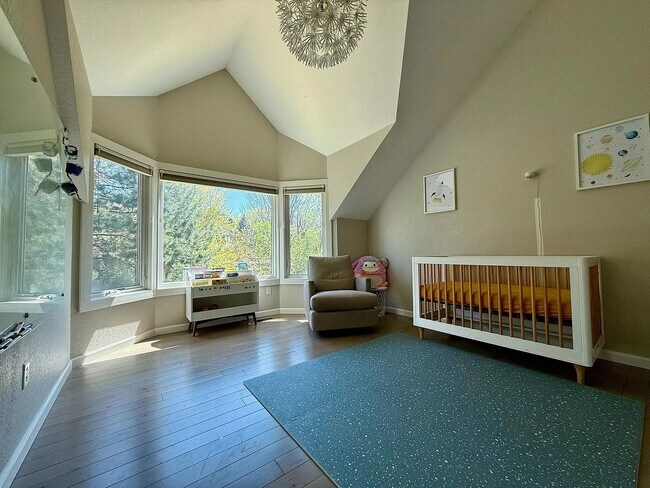 Building Photo - Furnished or Unfurnished: Updated 4 Bed 3....