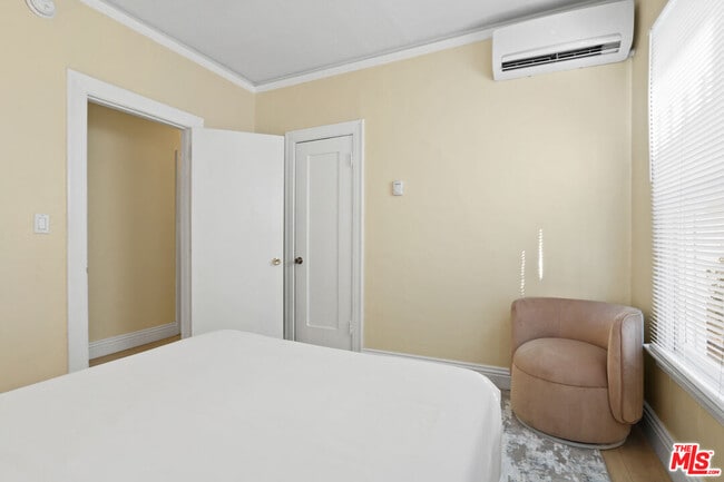 Building Photo - 442 N Orange Grove Ave