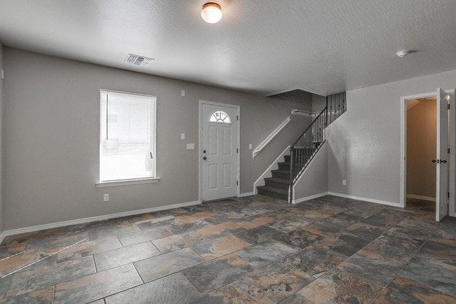 Building Photo - 512 Center Way