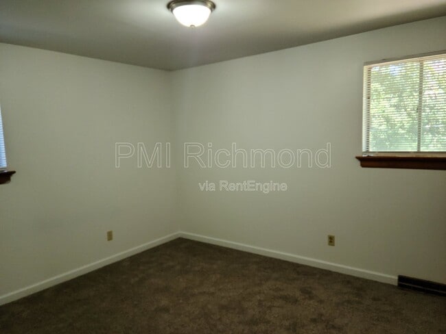 Building Photo - 8010 Sycamore Ln