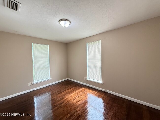 Building Photo - 8515 Maple St
