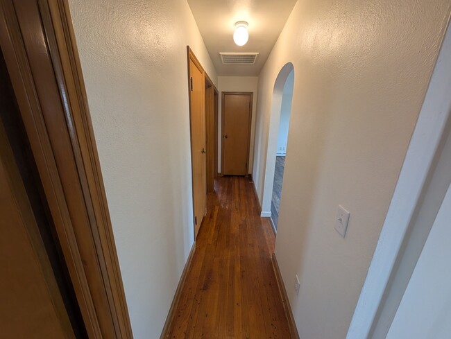 Building Photo - 2031 Blue Dr