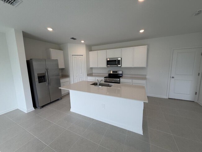 Building Photo - 2470 Hallow Gdn Rd