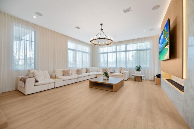 Building Photo - 5735 SW 104th Terrace