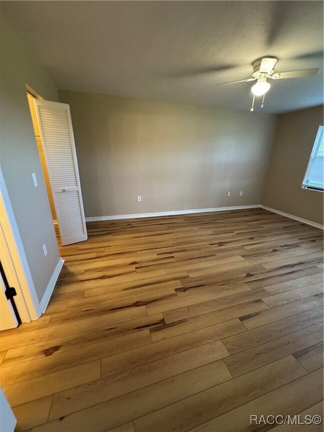 Building Photo - 790 E Gilchrist Ct