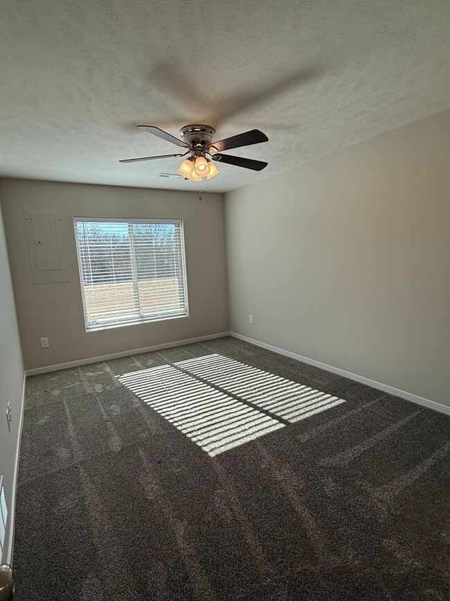 Building Photo - Walkout ranch townhome with 2 stall garage. Spacious 2 bedrooms with walk in closets, 2.5 bathroo...