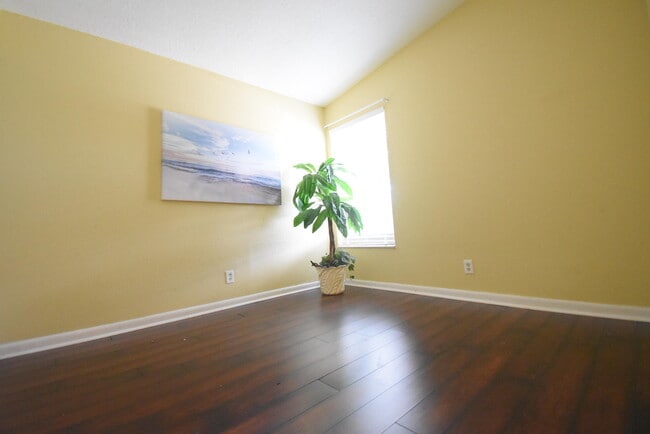 Building Photo - 22237 Woodborn Dr