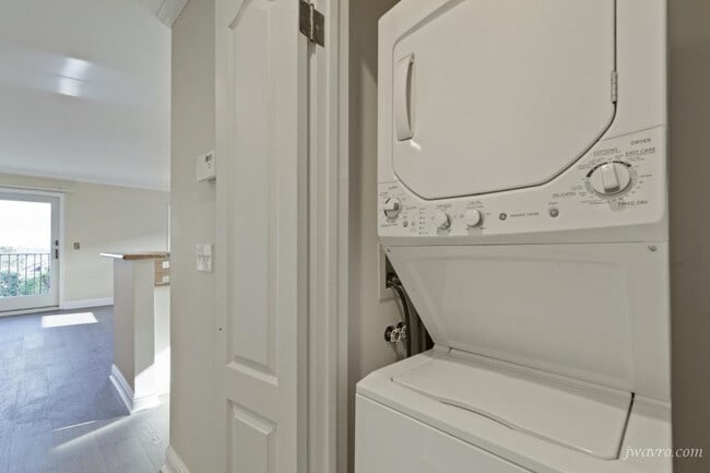 Building Photo - 25 Homestead