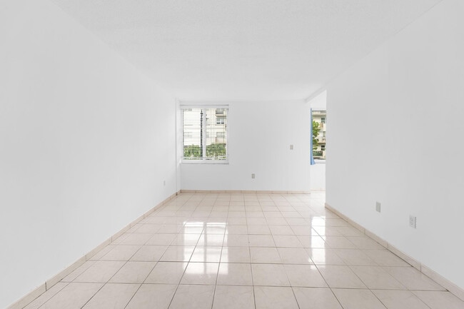 Building Photo - 250 180th Dr