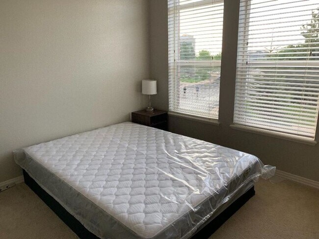 Building Photo - Charming 3BD/2BA Condo in Lone Tree