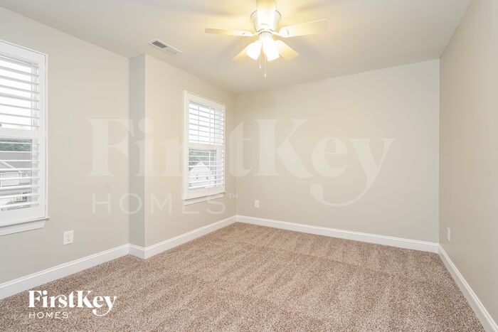 Building Photo - 5587 Siler St
