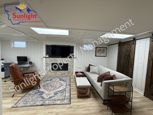 Building Photo - 15 Applewood Dr