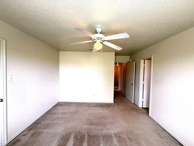 Building Photo - 5208 Lauren Lea Dr