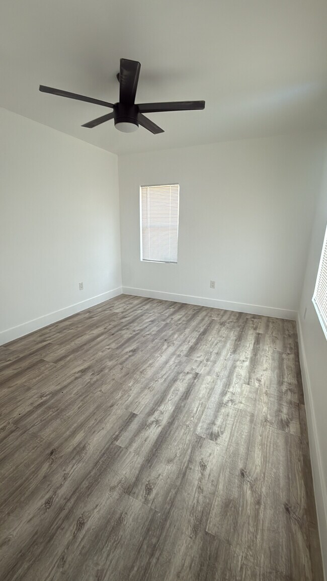 Building Photo - 4606 S Normandie Ave