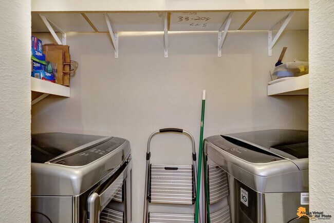 Building Photo - South Anchorage 2 bed/2 bath Condo with Garage and In Unit Laundry