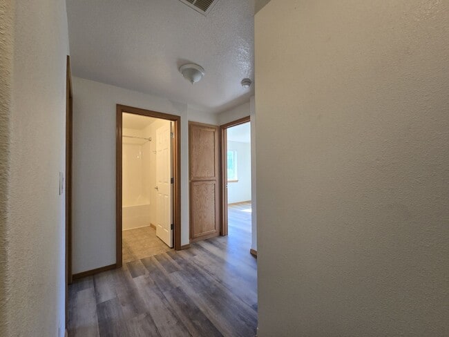 Building Photo - 390 Maylea Pl