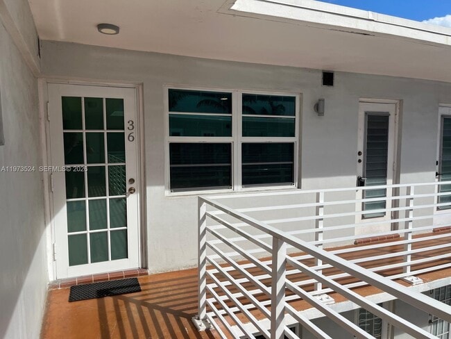 Building Photo - 1698 Jefferson Ave