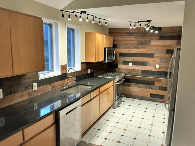 Building Photo - 1848 Arbordale