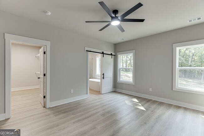 Building Photo - 125 Rains Rd