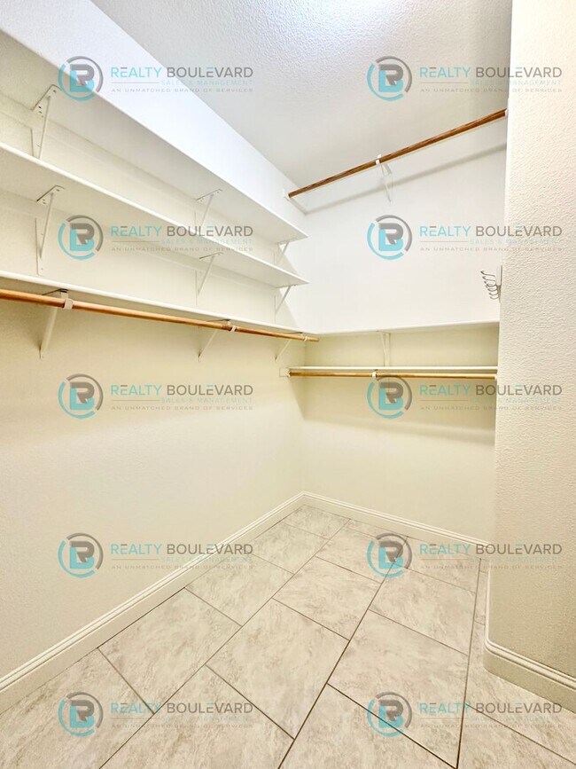 Building Photo - Beautiful 3 Bedroom, 2Bath, 3 Car Garage home in South Reno With Large Back Yard and Hot Tub!