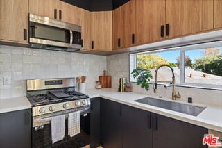 Building Photo - 10825 Hartsook St