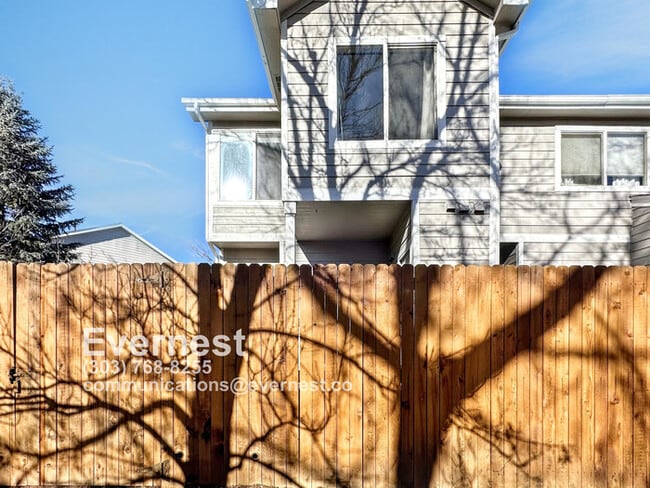 Building Photo - Modern 3-Bedroom Home with Ideal Location ...