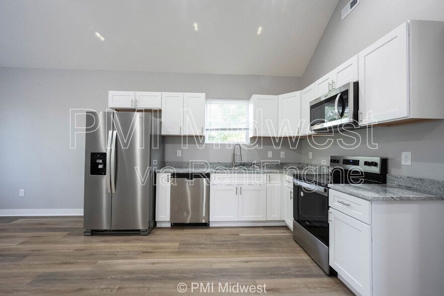 Building Photo - 224 W 28th St