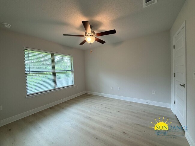Building Photo - Beautiful 4-Bedroom Home in Quiet Crestview Cul-de-Sac!