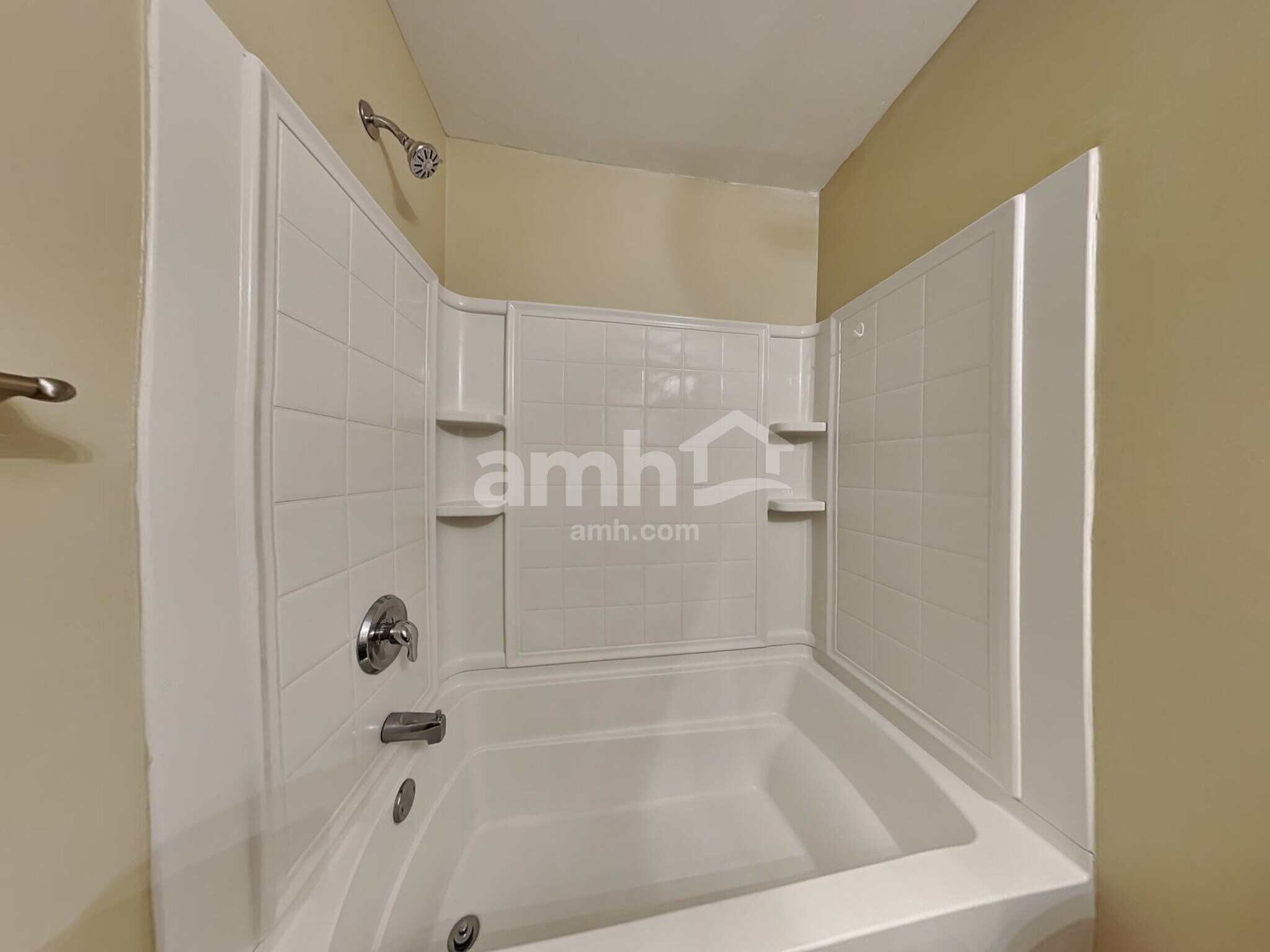 Building Photo - 137 Lake House Rd