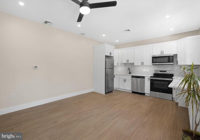 Building Photo - 71 Dreamland Park Dr