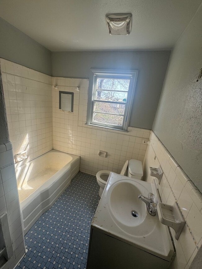 Building Photo - Beautiful 3 bedroom Home off Mansfield