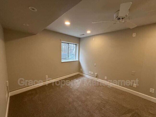 Building Photo - 10924 W 100th Dr
