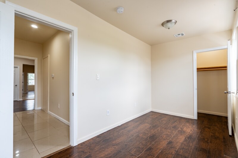 Building Photo - 467 Hawthorne Ave