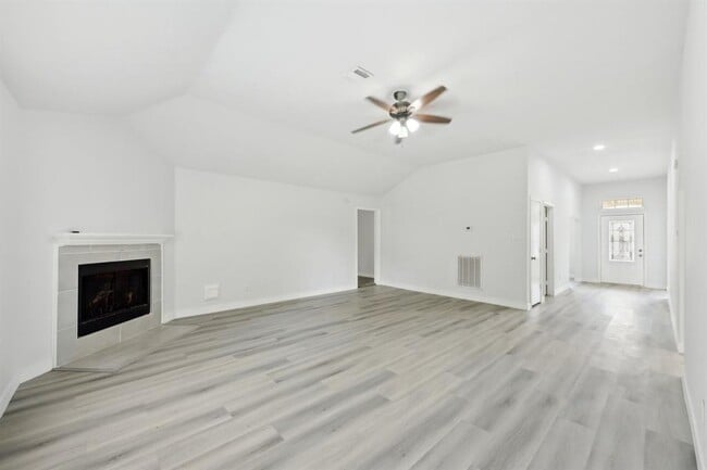 Building Photo - 2707 Shawna Lyn Dr