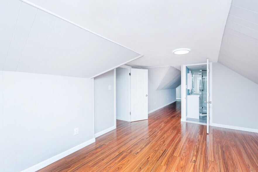 Building Photo - 15 Saunders St