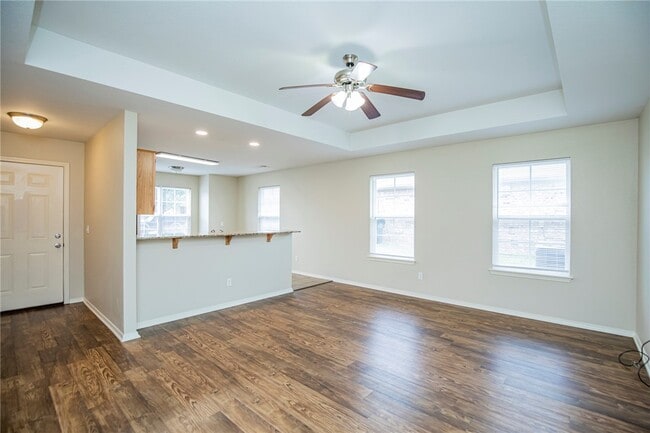 Building Photo - 131 Foxglove St