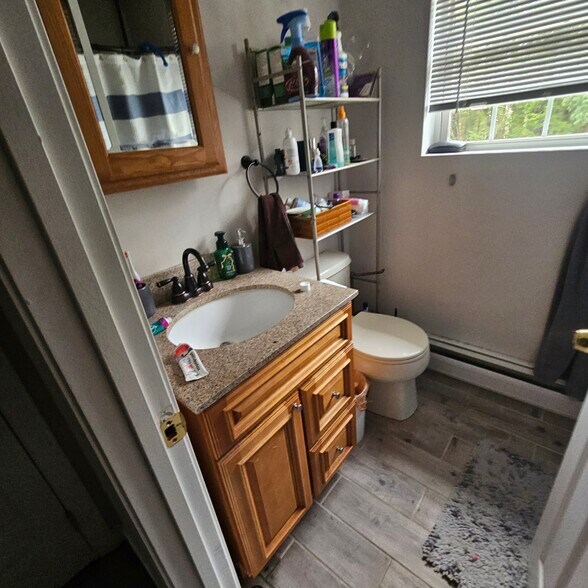 Building Photo - 137B Highrock Rd