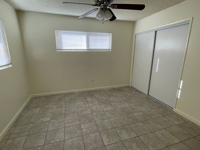 Building Photo - Apple Valley Home 4 Bedrooms, 2 Bathrooms,...